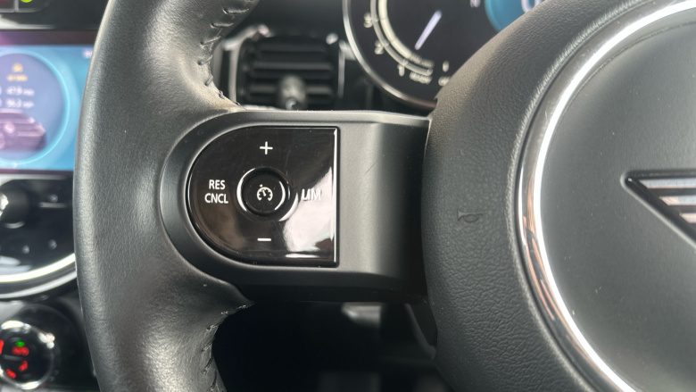 MINI Hatchback 1.5 Cooper Classic Premium 3dr Petrol Hatchback